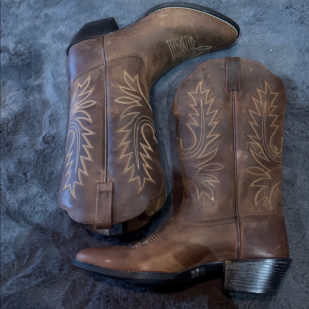 Ariat boots - Picture 3 of 5